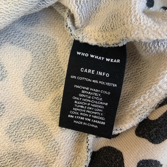 Who What Wear puff sleeve leopard print sweatshirt - Picture 4 of 4